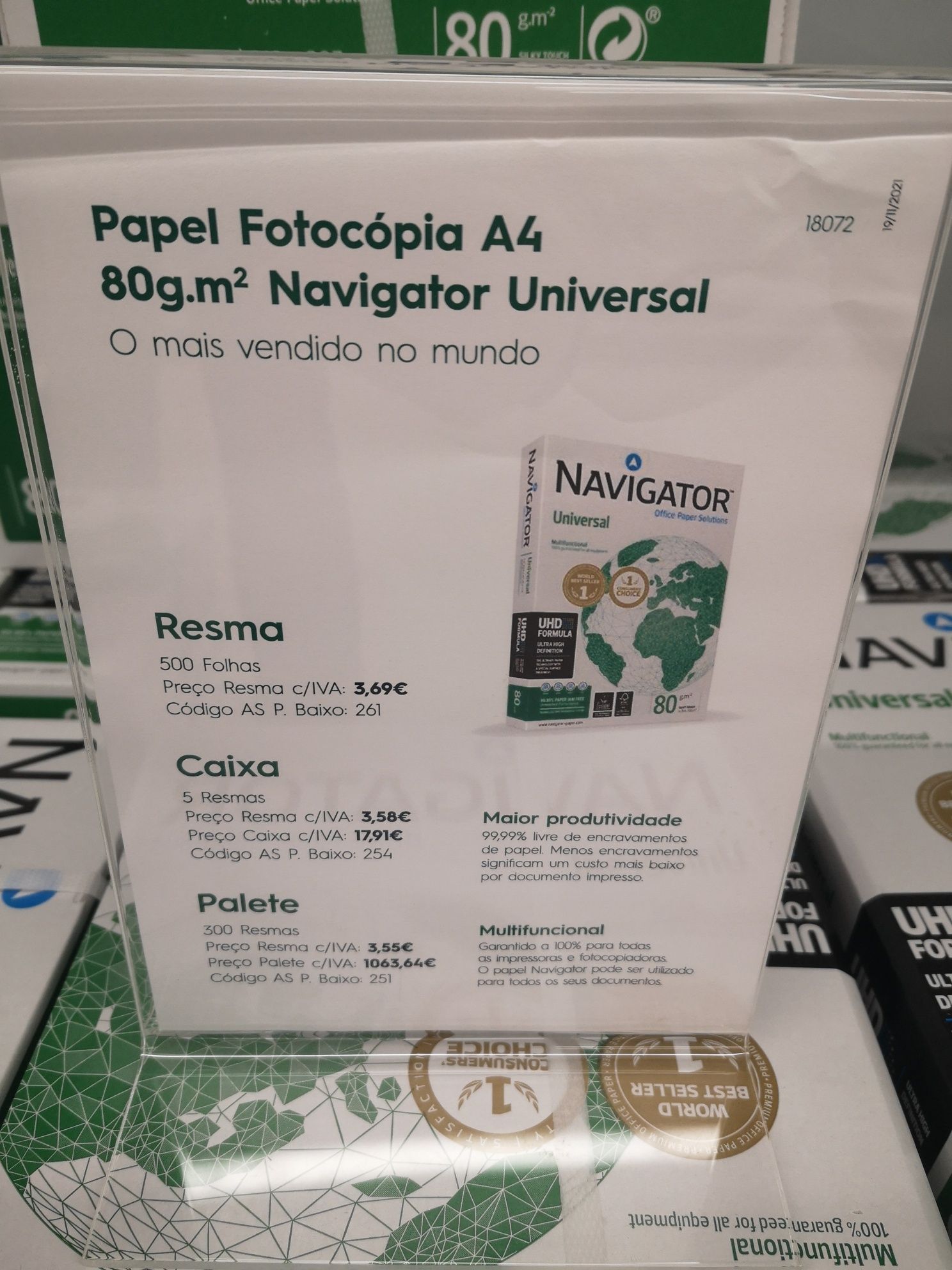 Caixas e resmas de papel navigator