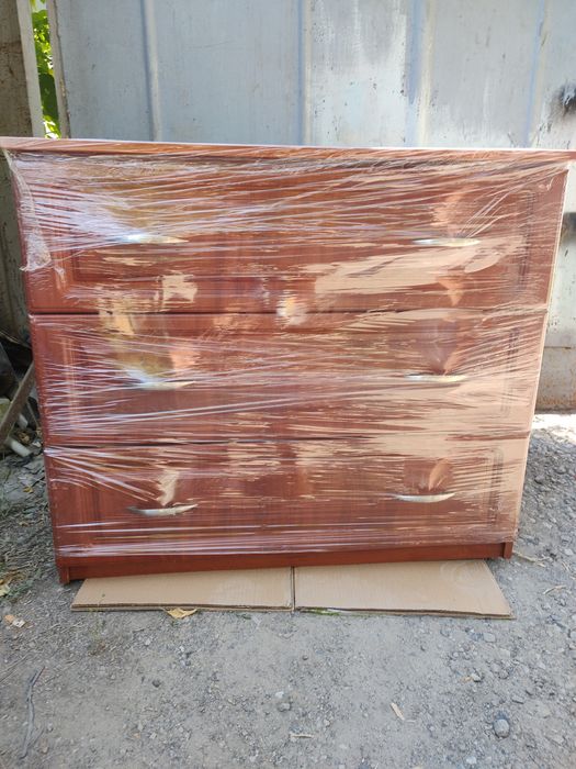 Комод бу на три больших ящика длина 92  ширина50 высота80