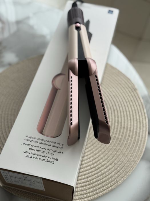 Продам фен-випрямляч для волосся Airstrait