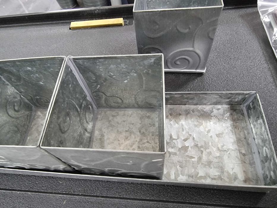 donice osłonki metalowe ogrodowe doniczki kwiaty kwietniki metalowa