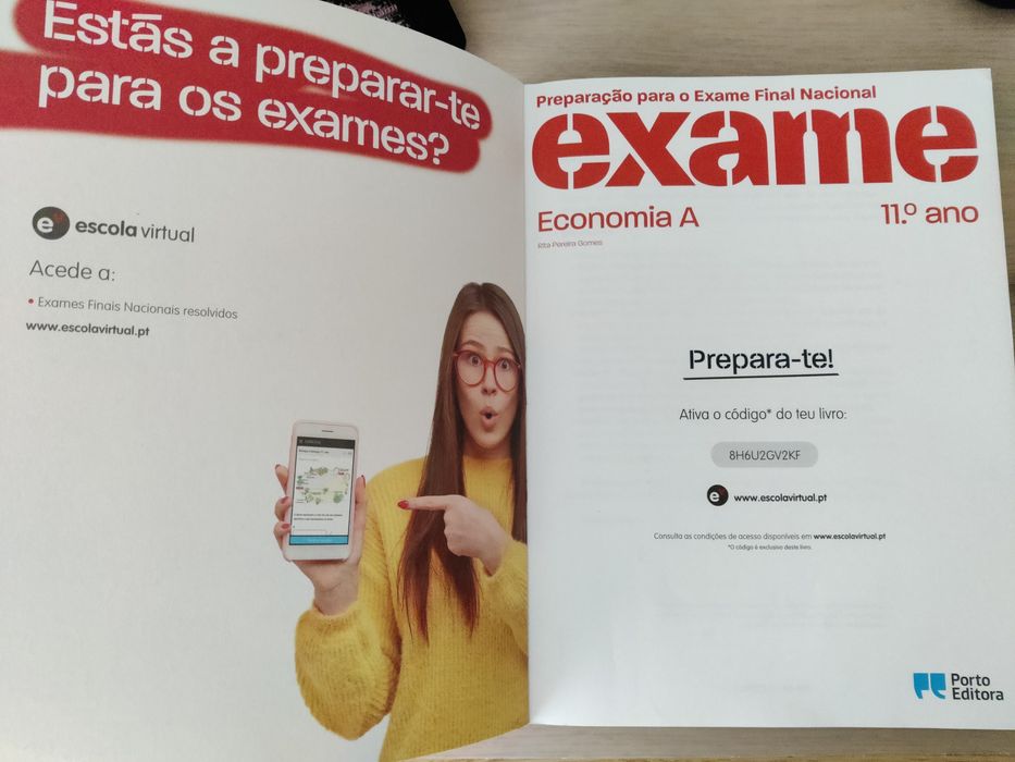 Livro  preparação para exame nacional de economia 11°ano