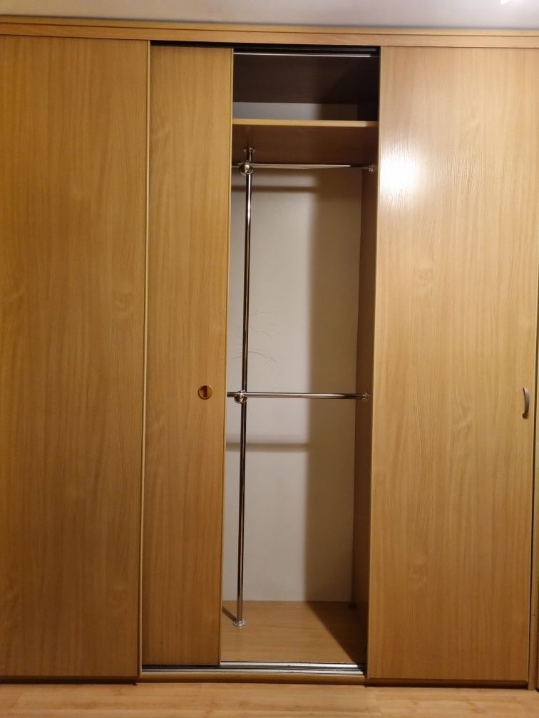 Szafa z drzwiami przesuwanymi