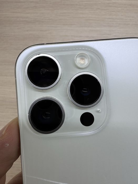 iPhone 15 Pro iCloud, на деталі