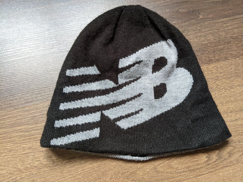 Тёплая шапка двостороння шапка  New Balance, оригінал