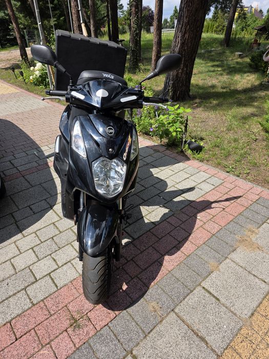 SYM XPRO 2020 – skuter 50cc z profesjonalnym boxem