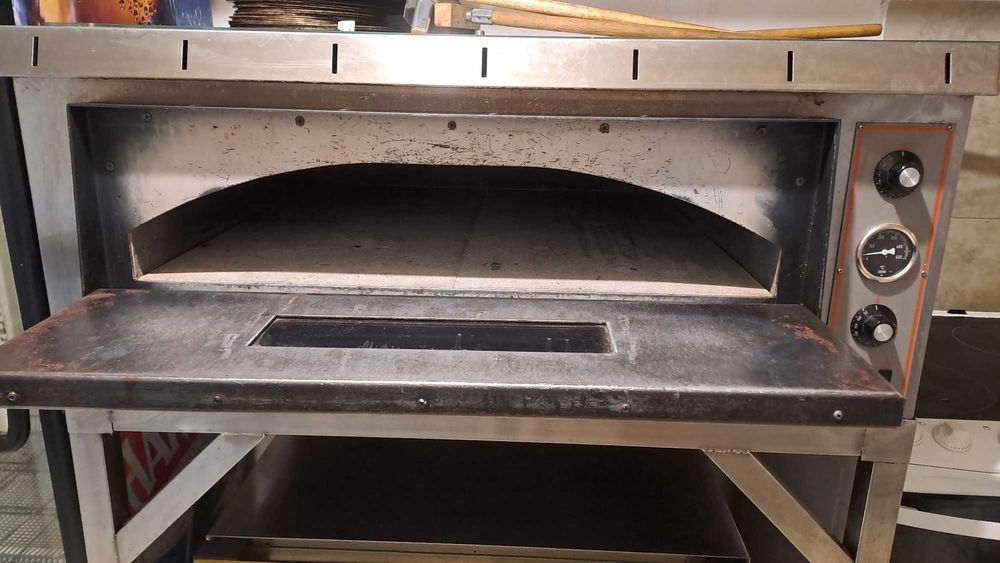 Piec do pizzy z podstawą 1-komorowy na 4 pizze 32 cm manualny, pizza