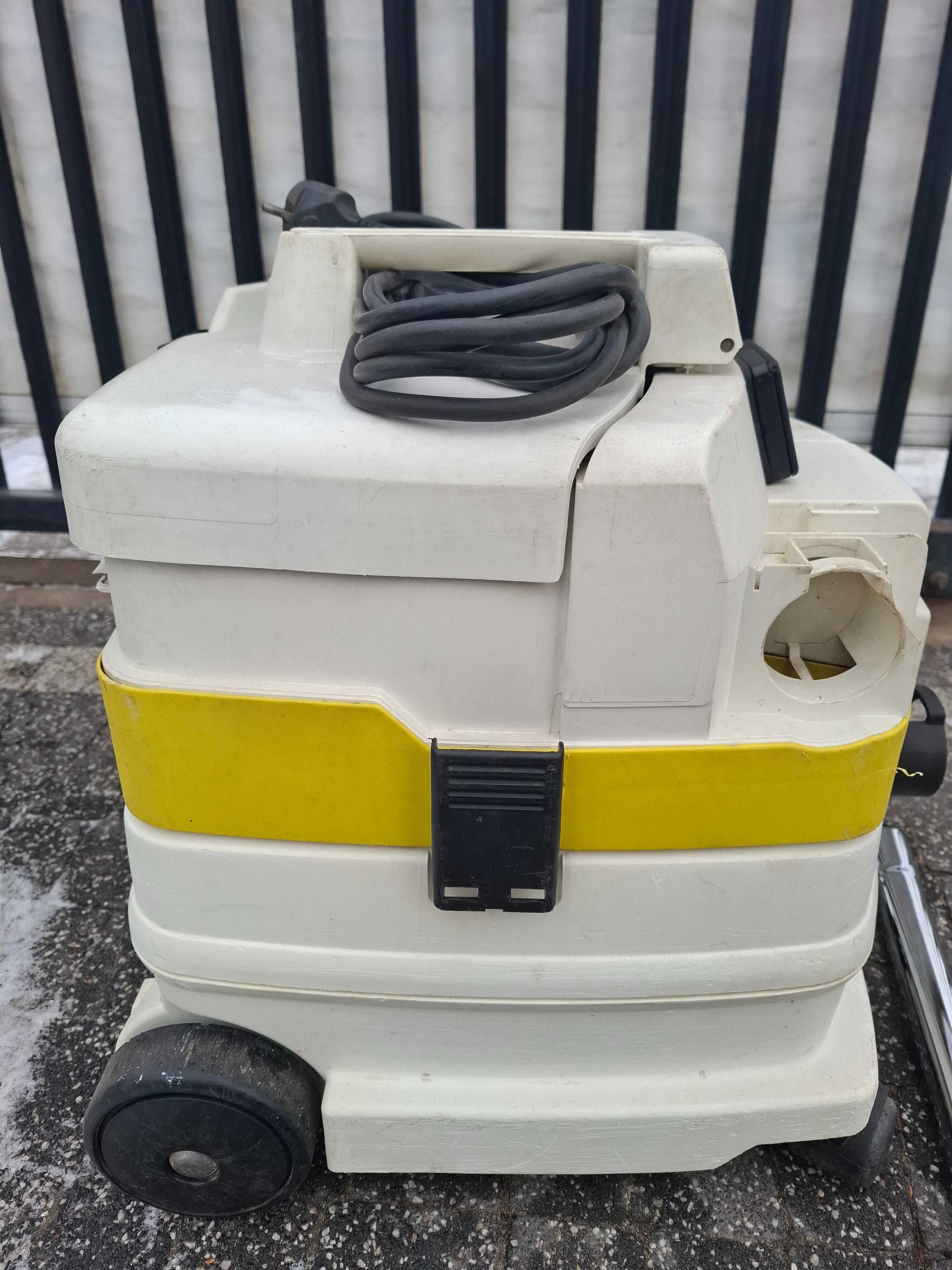 Odkurzacz Karcher  2000 TE *Gniazdo elektronarzędzi*
