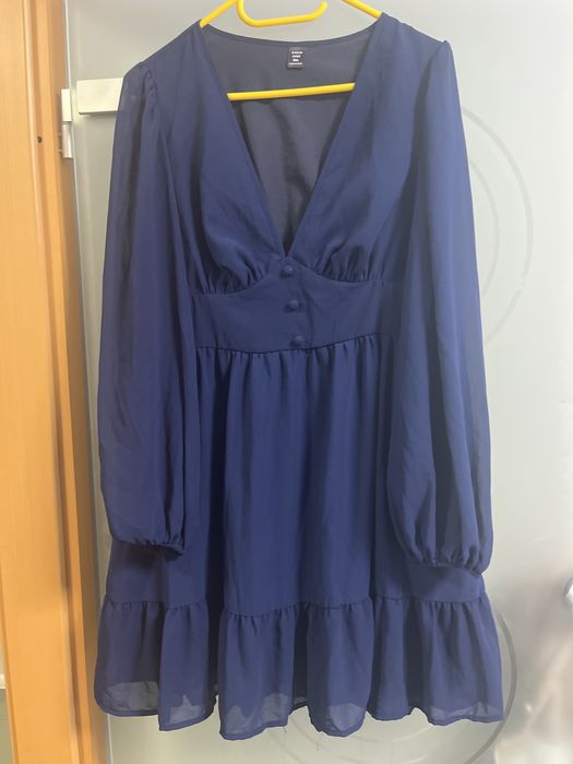 Дуже гарна святкова сукня з прозорими рукавами