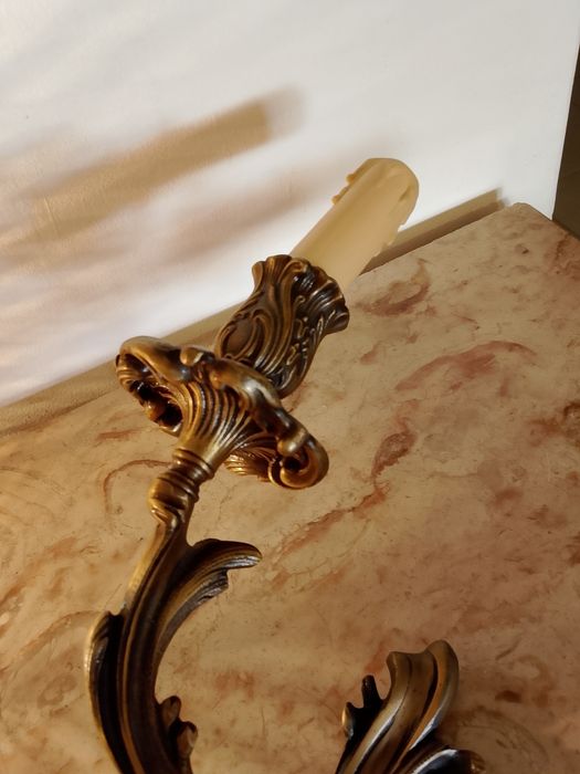 Grande castiçal em latão Luís XV