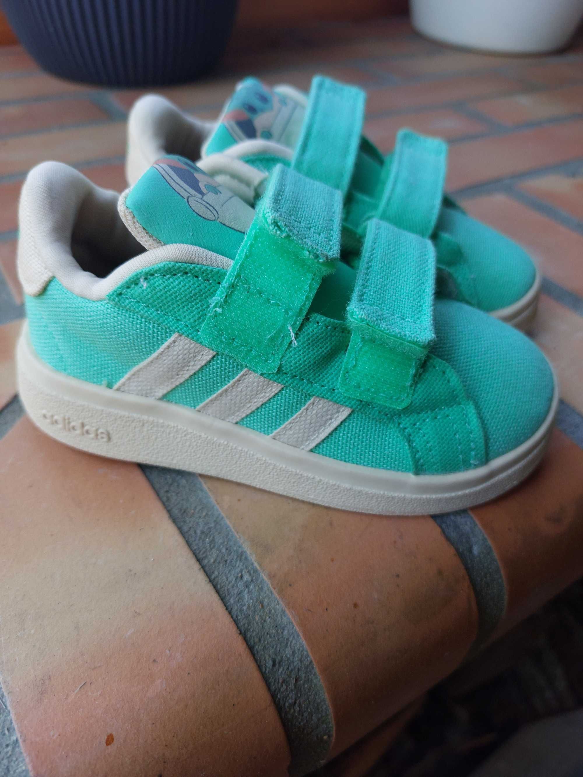 Tenis criança Adidas Novos tamanho 23