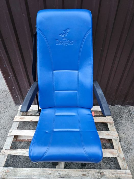 FOTEL samochodowy z pasem i podłokietnikami