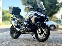 BMW R 1250 GS de 2024 como nova. Só 4400km. Garantia até 2028