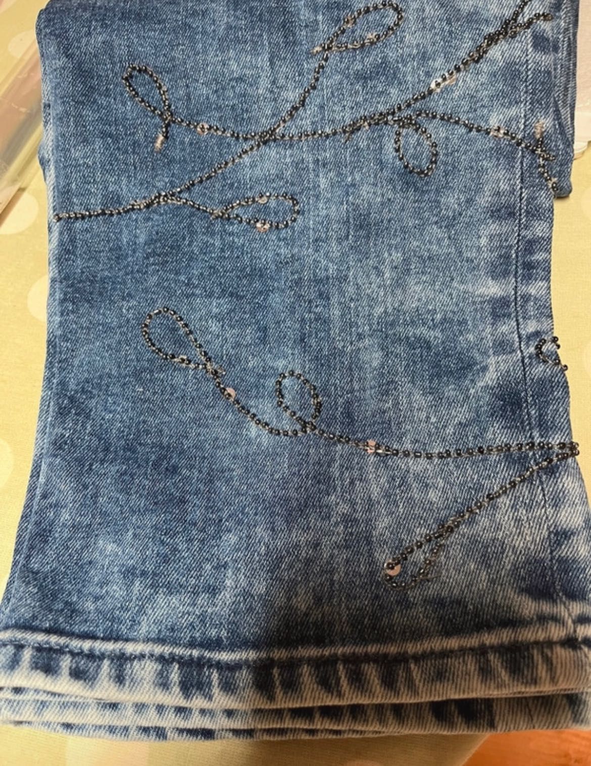 Jeans Salsa nunca usados com bordados de lantejoulas nas pernas