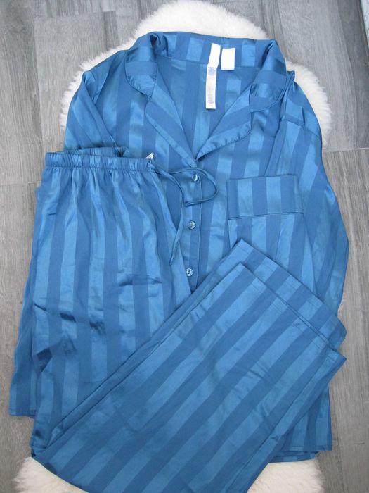 Піжами атласні різні