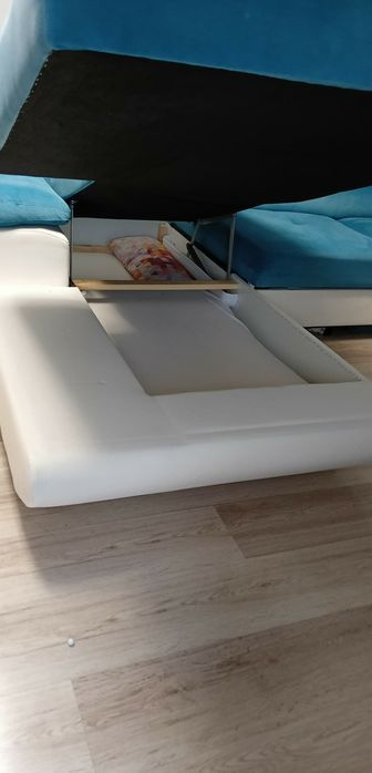 Kanapa rogówka z funkcją spania i pojemnikiem