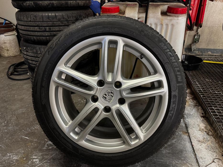Sprzedam Oryginalne Felgi z oponami zimowymi do Porsche Panamera!