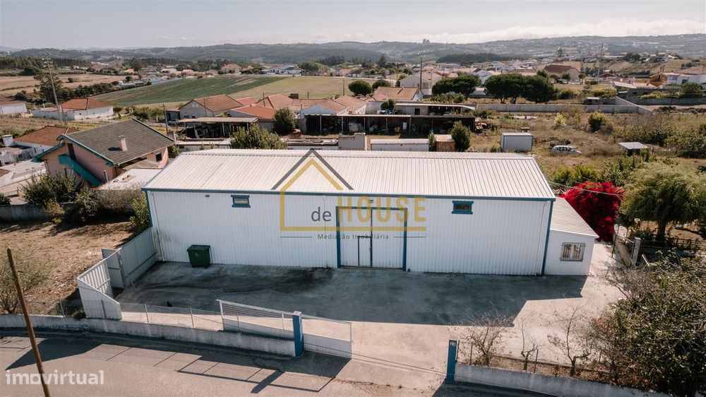 Armazém com  terreno