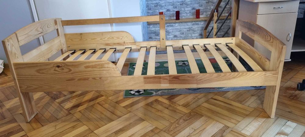 Łóżko dziecięce drewniane