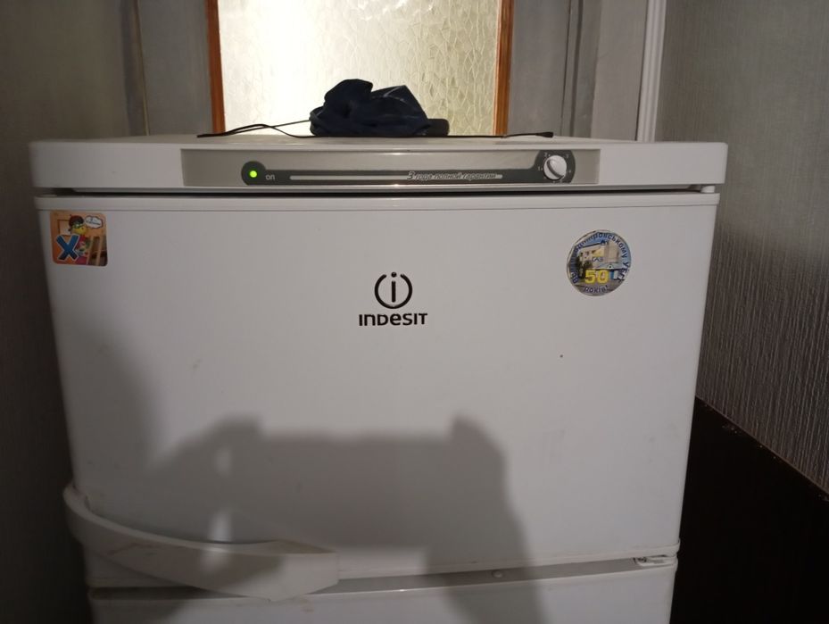 Продам холодильник .