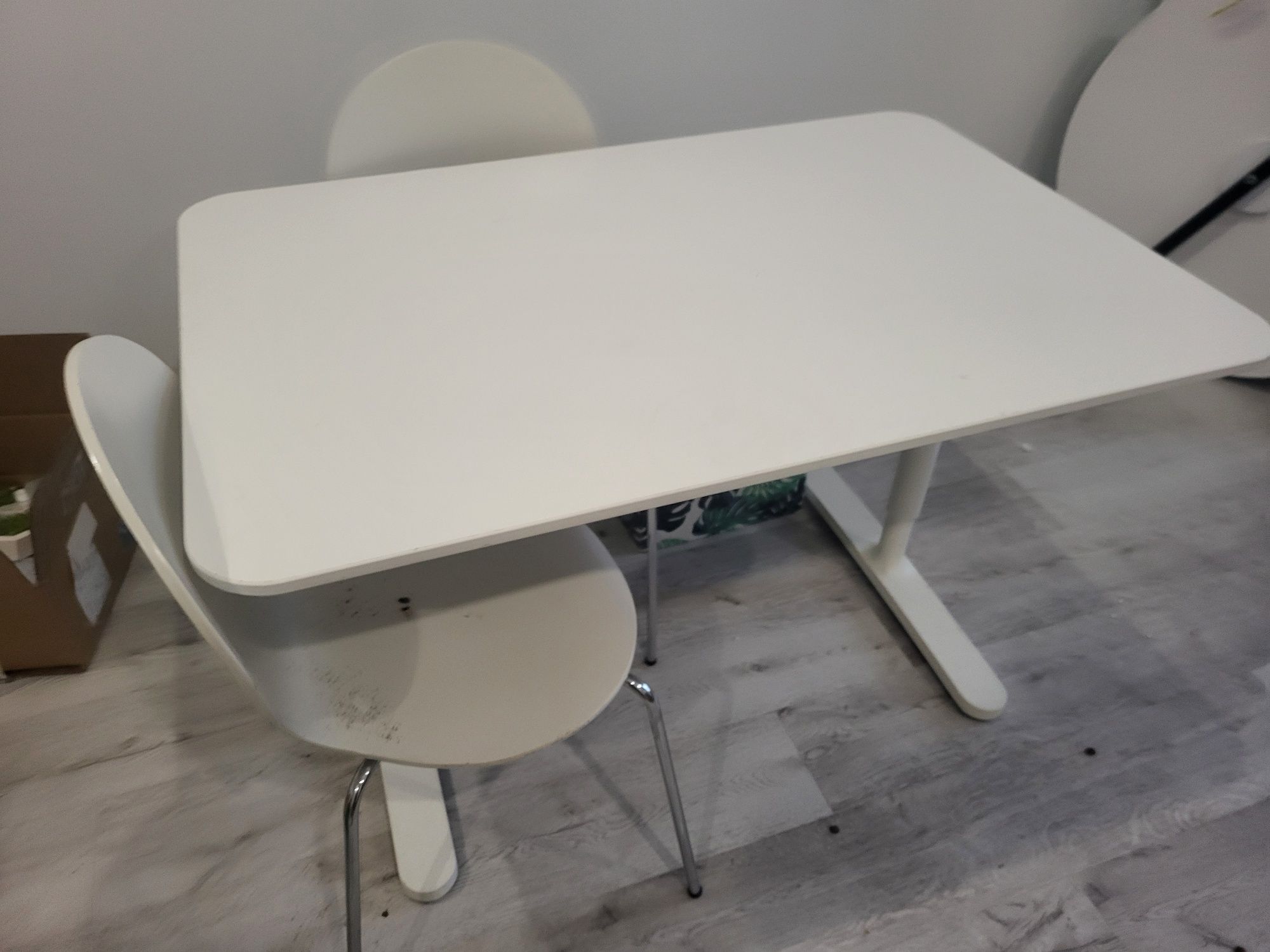 2 Stoły rozkładane z Ikea i 5 krzesł do biura