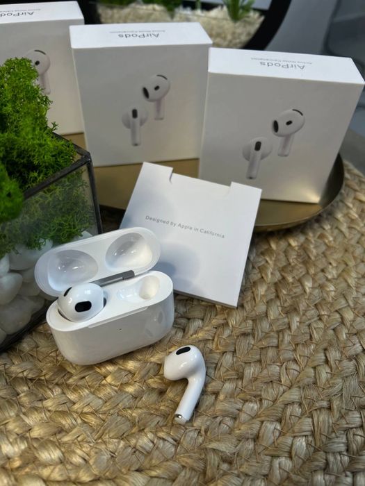 Навушники AirPods4