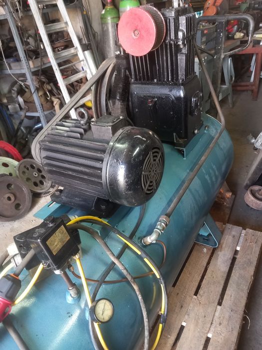 Sprężarka 400 l ,1800 l na min