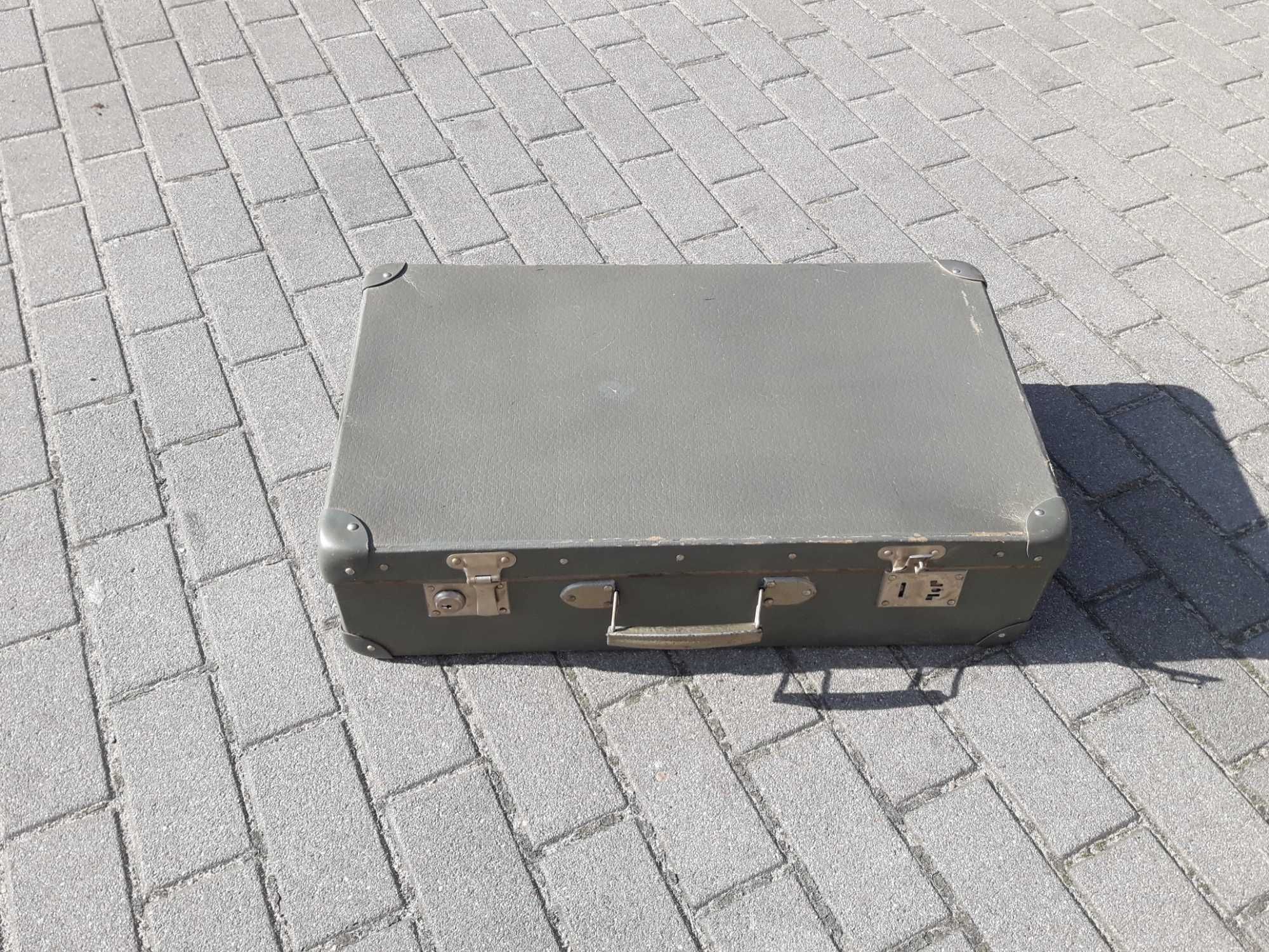 Stara walizka tekturowa z okresu PRL - u lata 60/70
