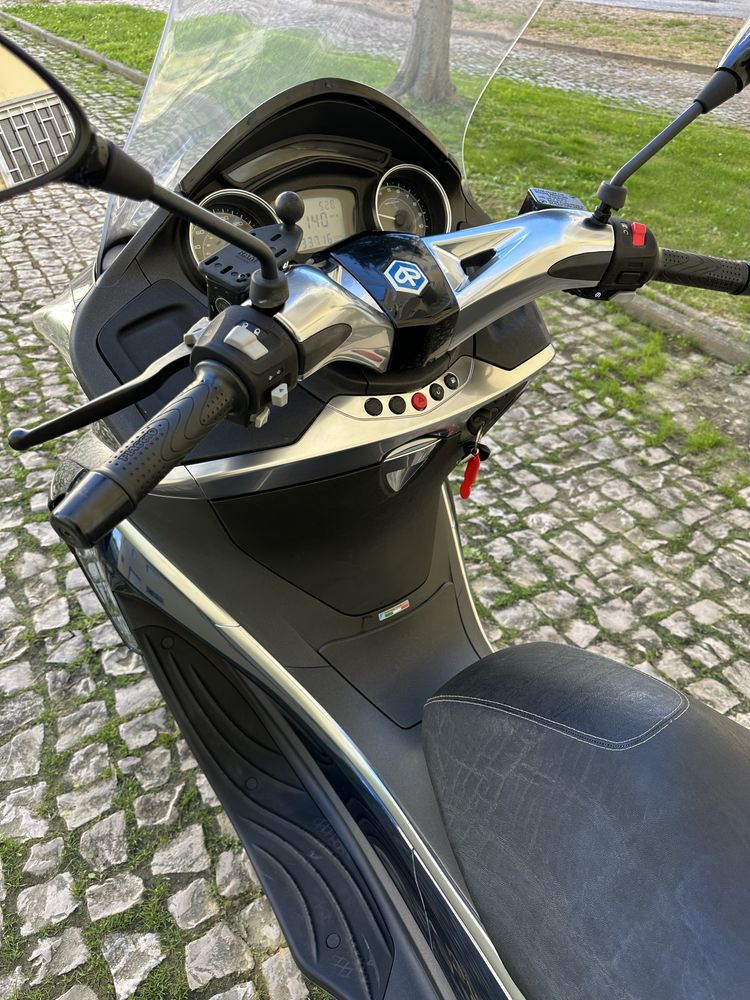 Maxiscooter Piaggio X10  125cc excelente estado