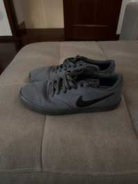 Tenis nike em bom estado