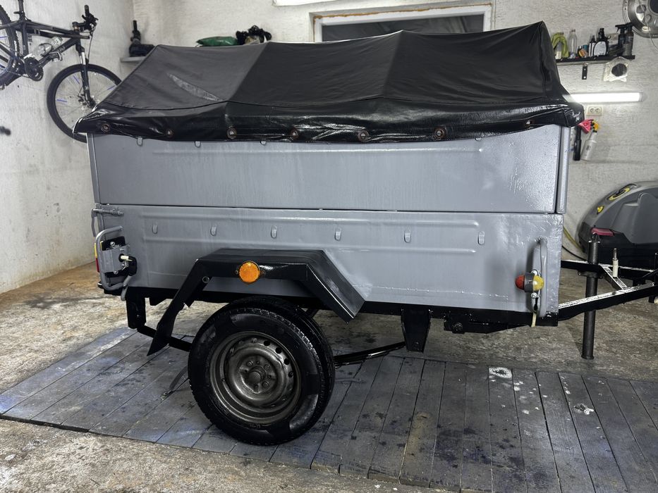 Причіп легковий 2000 року.