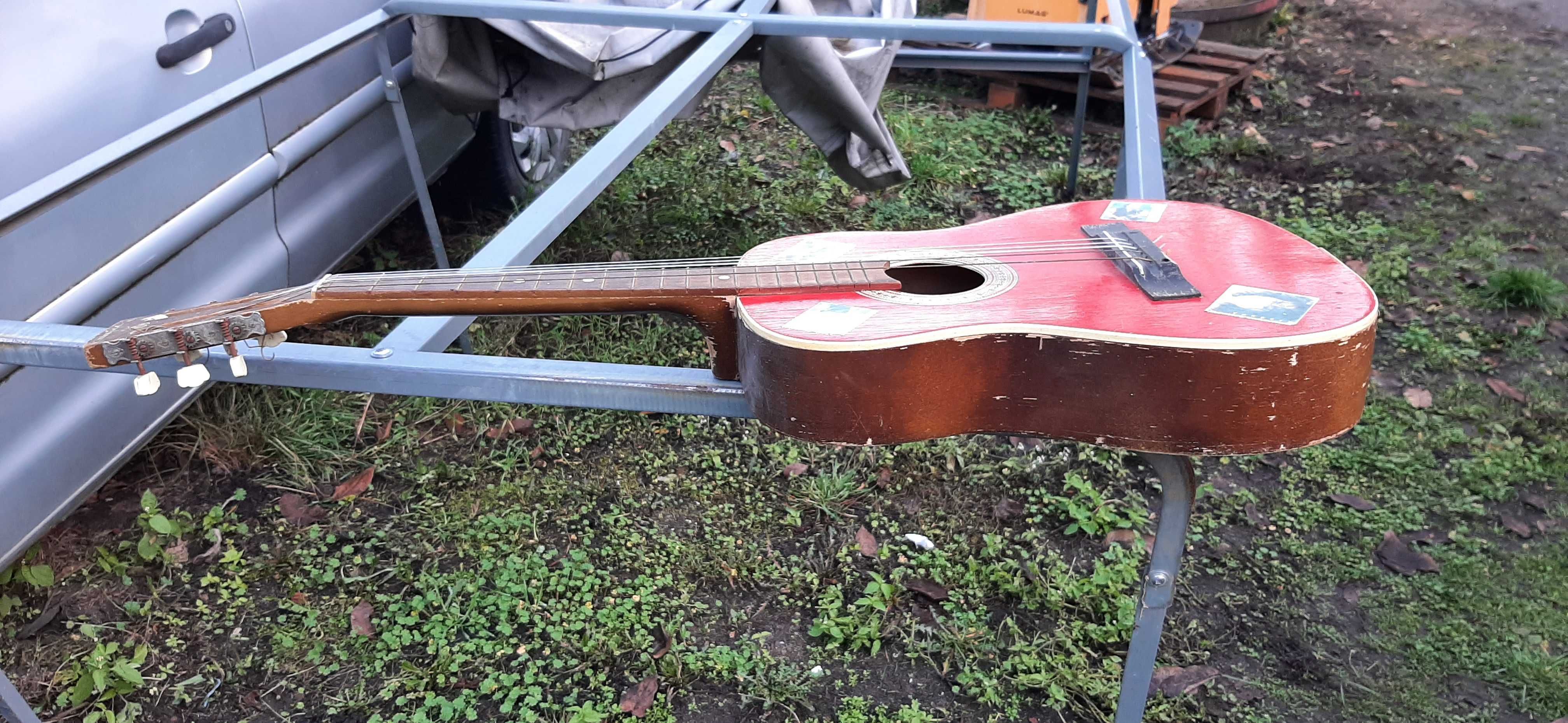 stara gitara klasyczna