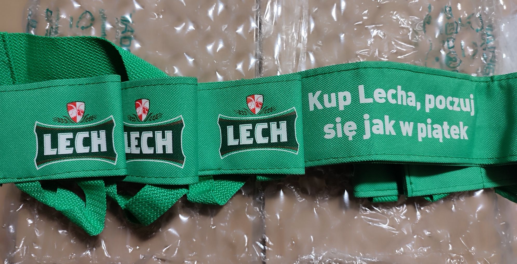 Pas na 6 puszek napoju.