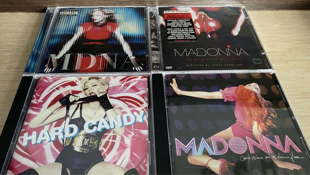 Zestaw 4 albumów Madonny na plytach CD, stan idealny !