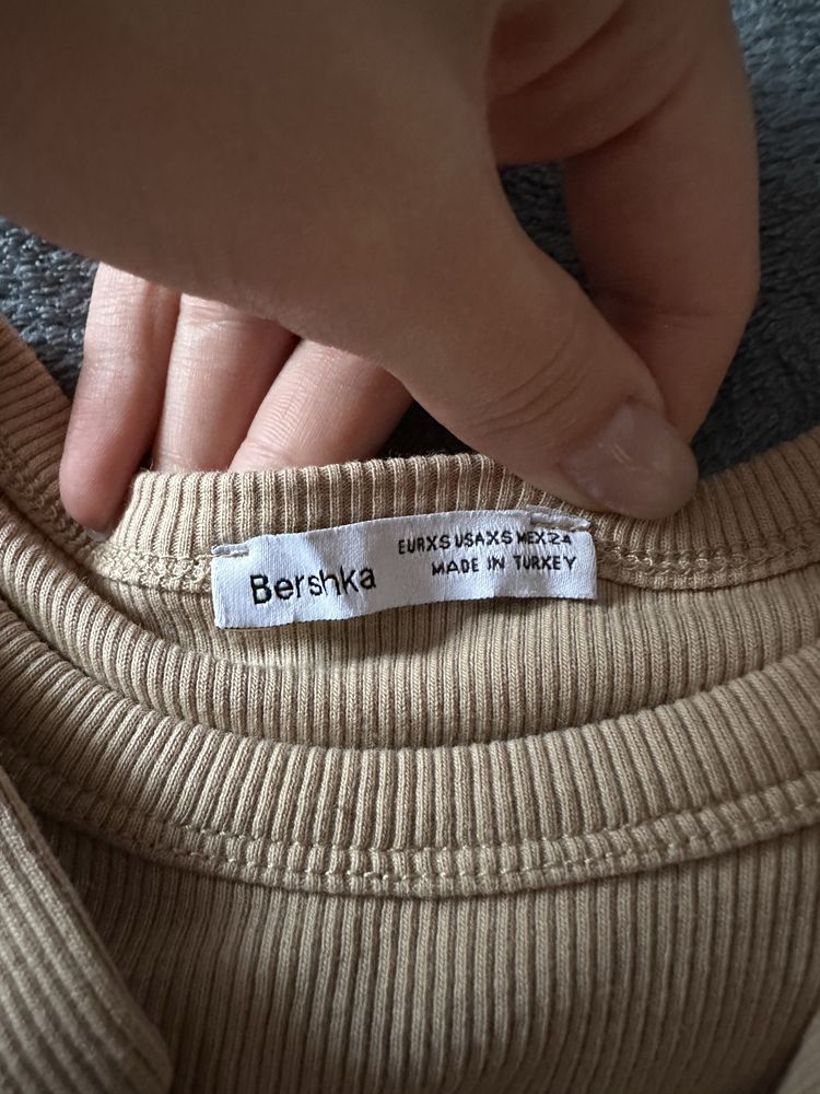 Кроп топ в рубчик BERSHKA