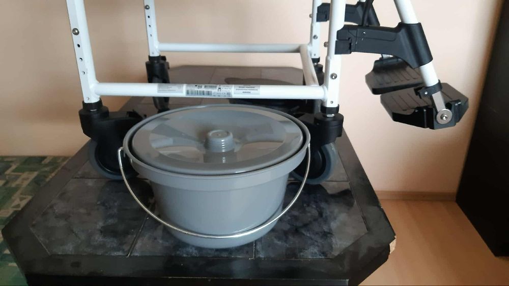 Wózek toaletowo prysznicowy