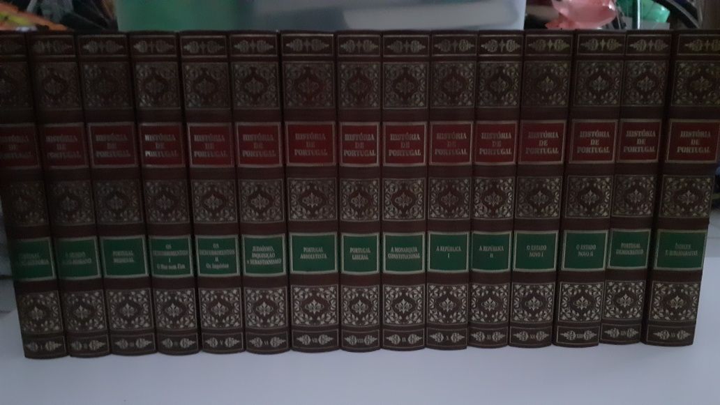 História de Portugal em 15 volumes dirigida por João Medina