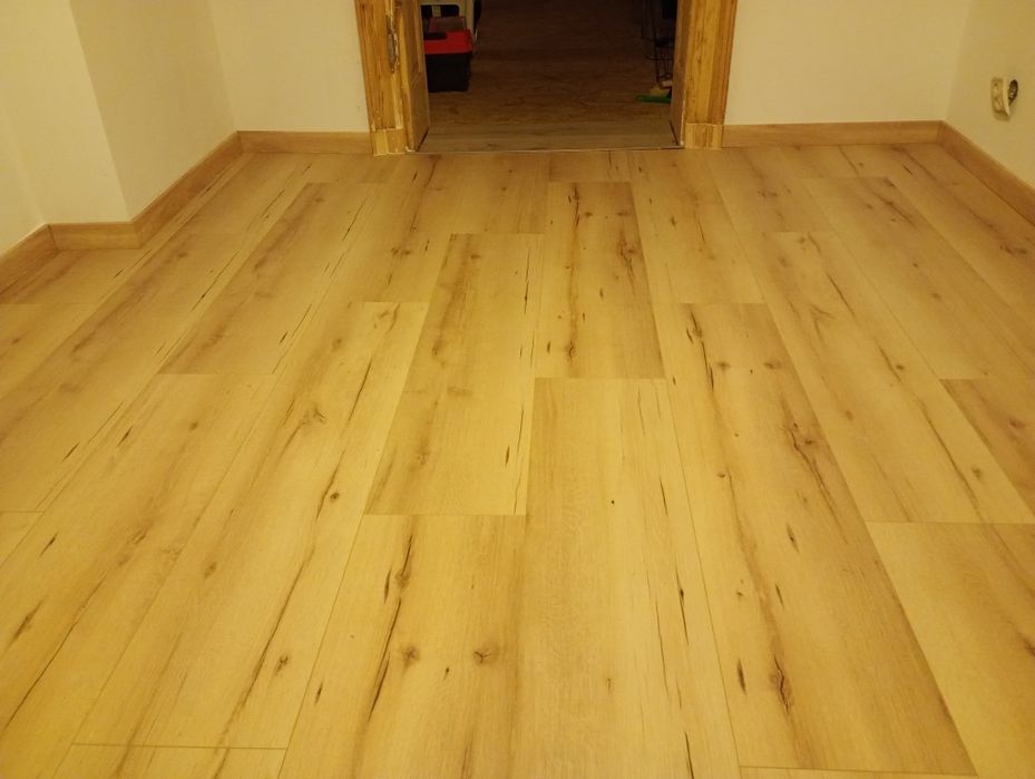 Montaż paneli podłogowych