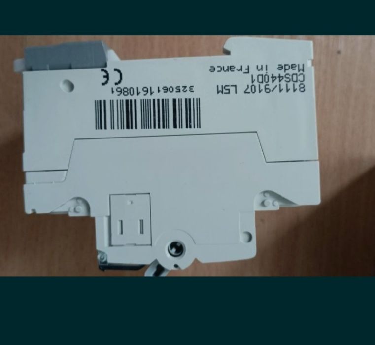 Podana cena dotyczy 5 sztuk.Wyłącznik różnicowoprądowy HAGER 3P+N 40A.
