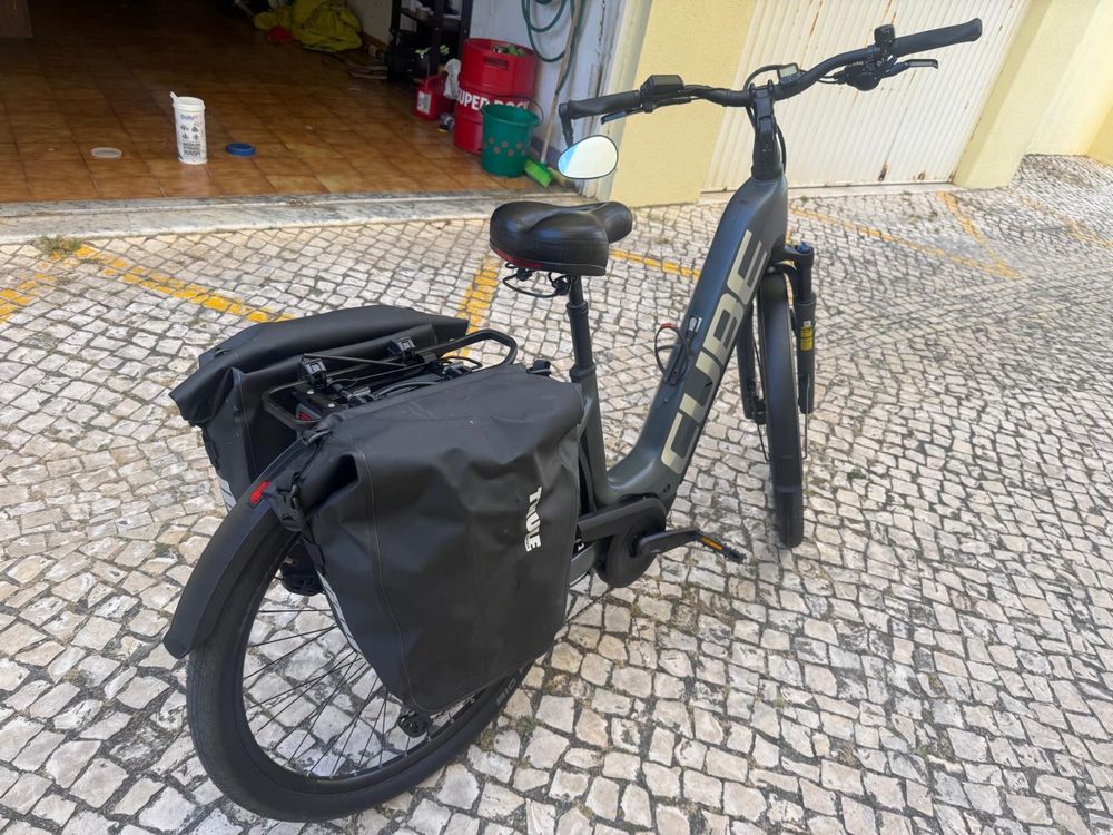 Bicicleta CUBE Kathmandu Hybrid ONE