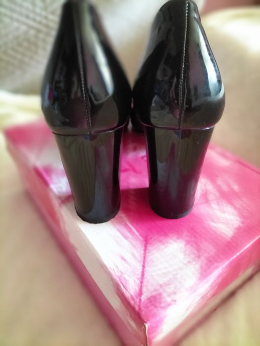 Туфлі лакові жіночі