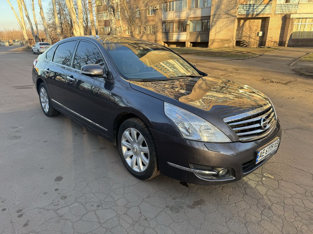 Nissan Teana.