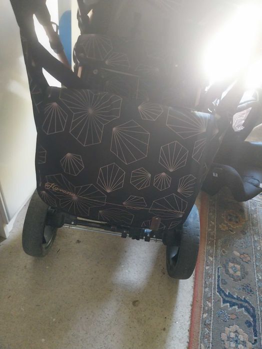 Vendo carrinho de bebe chipolino com tudo das fotos