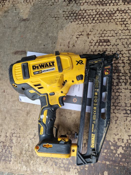 Dewalt sztyfciarka DCN660