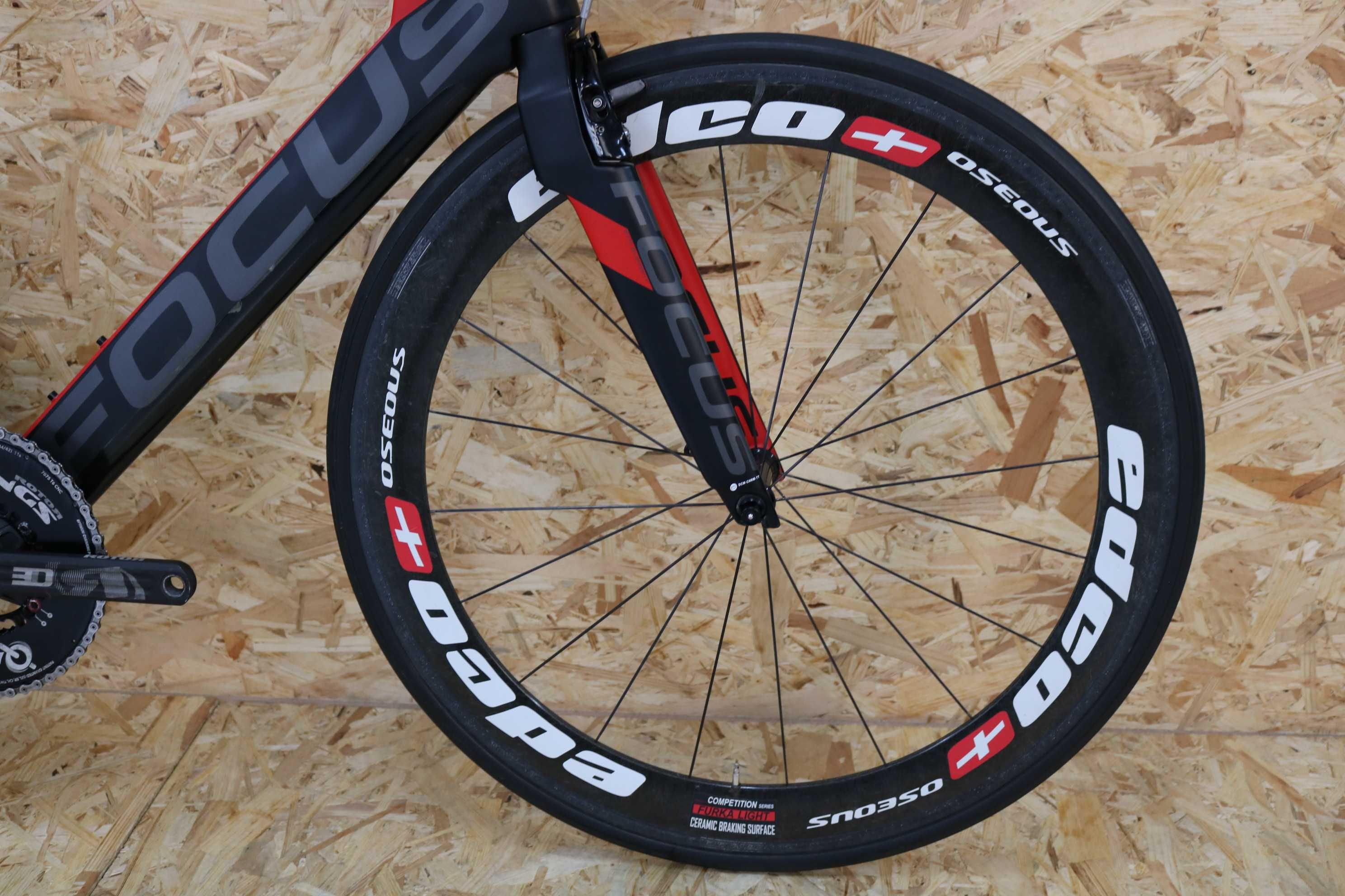 Bicicleta TT/Triatlo Focus Izalco Chrono - Sram Red elétrico
