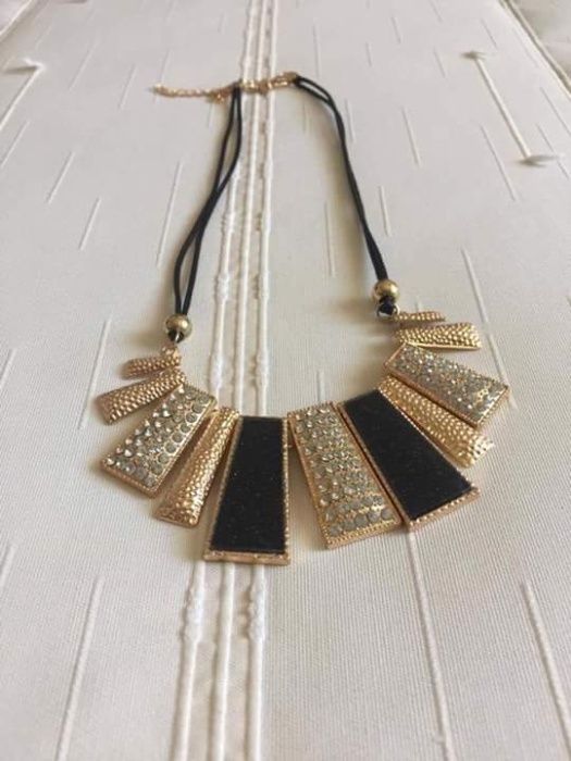 Colar dourado/preto - LINDO!