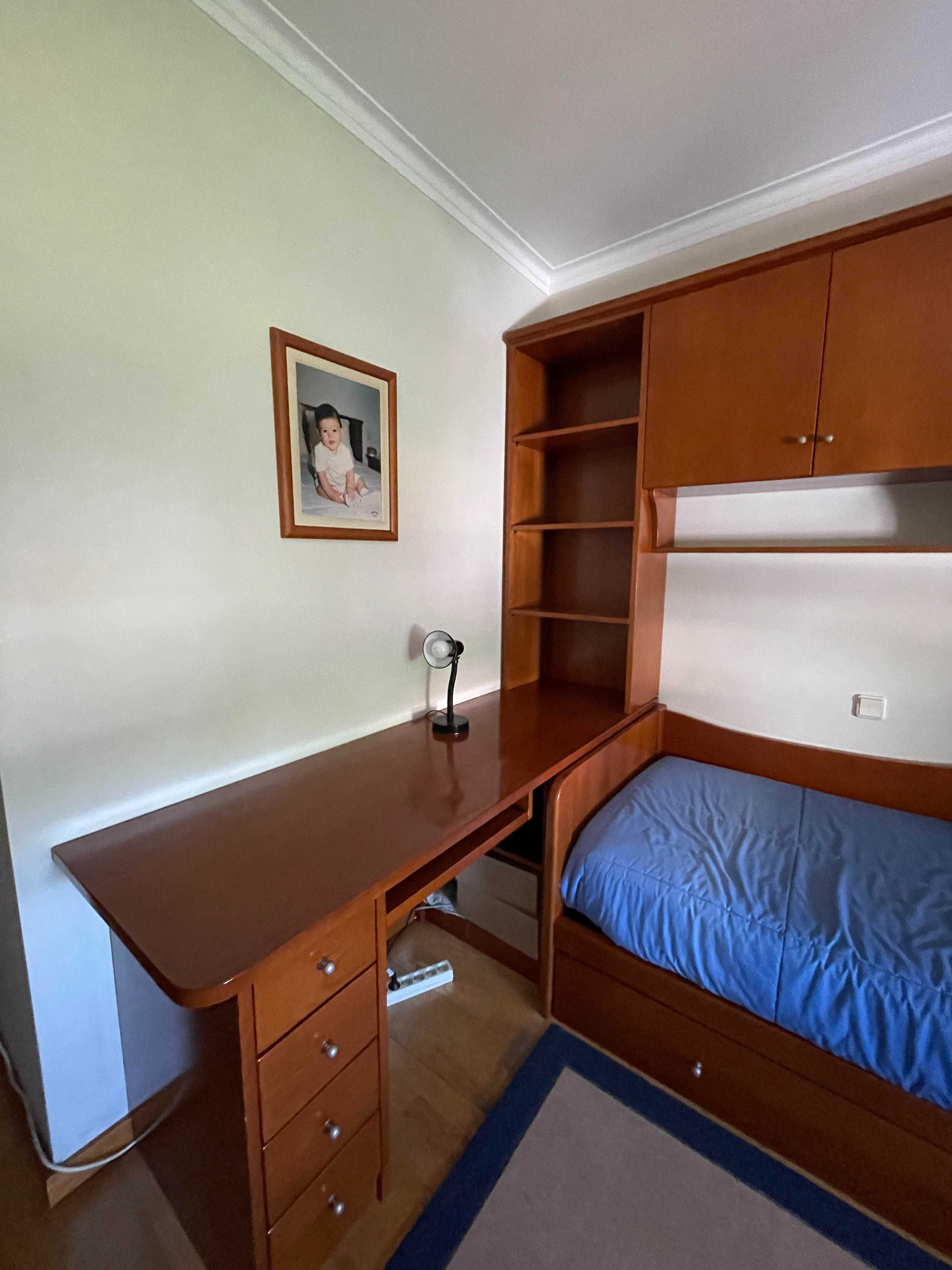 Estudio/Mobília para Quarto Completa - Madeira Maciça de Cerejeira