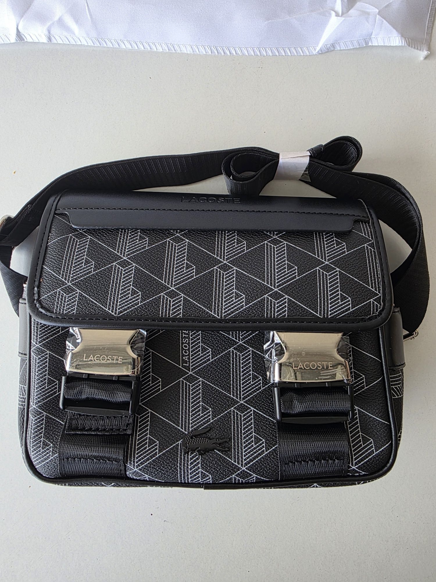 Bolsa lacoste nunca usada