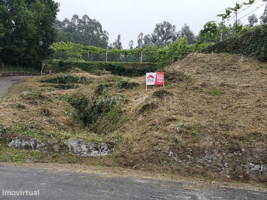 Terreno para construção com 480 m2 em Quinchães
