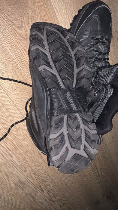 Зимові чоботи skechers