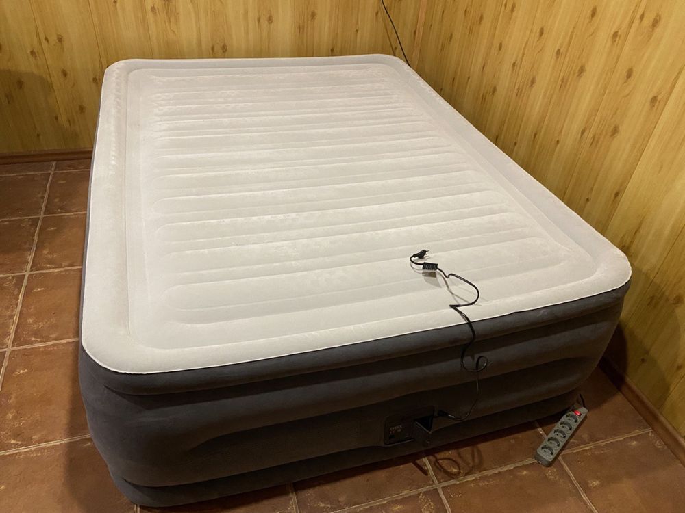 Надувне двоспальне ліжко матрас Intex 64418 з насос ідеалі